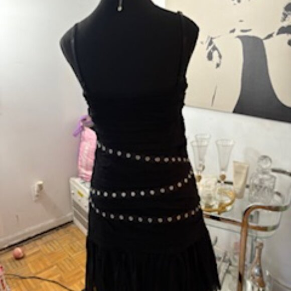 Black dress with tulle hem and snap embellishments - Picture 2 of 8